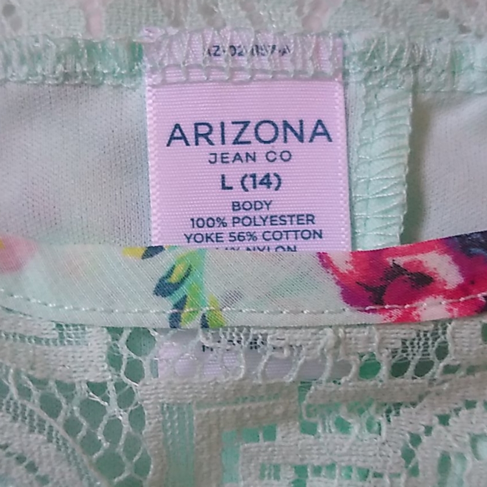 2 Spring cold shoulder tops - Picture 4 of 8